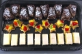 Dessertplatte mit Schwarzwälder, Fruchstern und Cremeschnitte